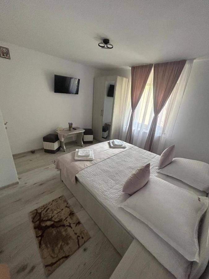 Casa Dani&Moni Hotell Moeciu De Sus Exteriör bild