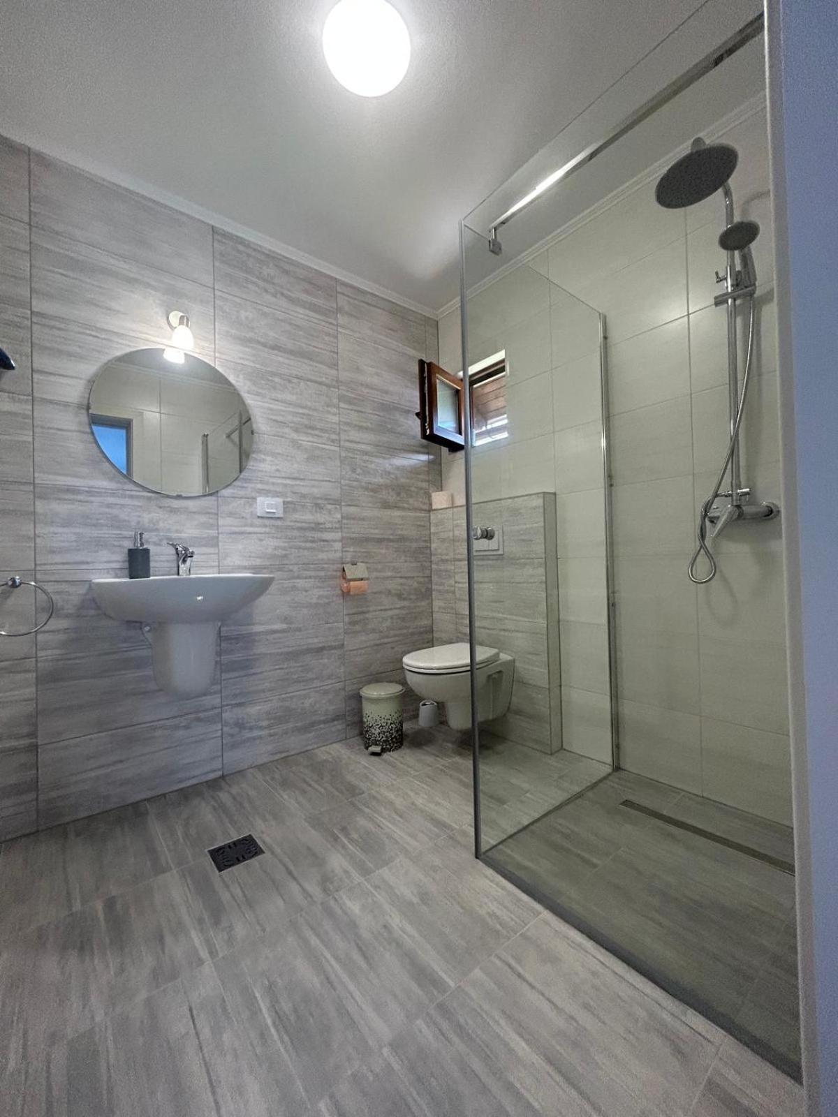 Casa Dani&Moni Hotell Moeciu De Sus Exteriör bild